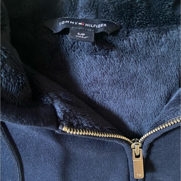 Tommy Hilfiger sweater - Picture 2 of 3